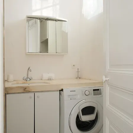 Parisian Close To Champs Elysees - 4pax Apartamento París