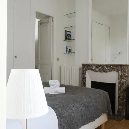 Apartamento Parisian Close To Champs Elysees - 4pax *